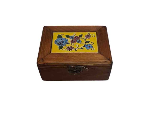 جعبه مستطیل کوچک چوبی با نقش کاشی با گل زرد و آبی